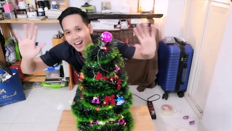 cach-lam-cay-thong-noel-bang-day-kim-tuyen