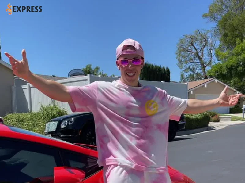 su-nghiep-cua-hot-tiktok-candyken-35express