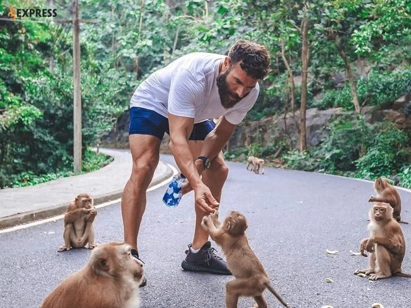 chi-tiet-tieu-su-cua-dan-bilzerian-35express-1