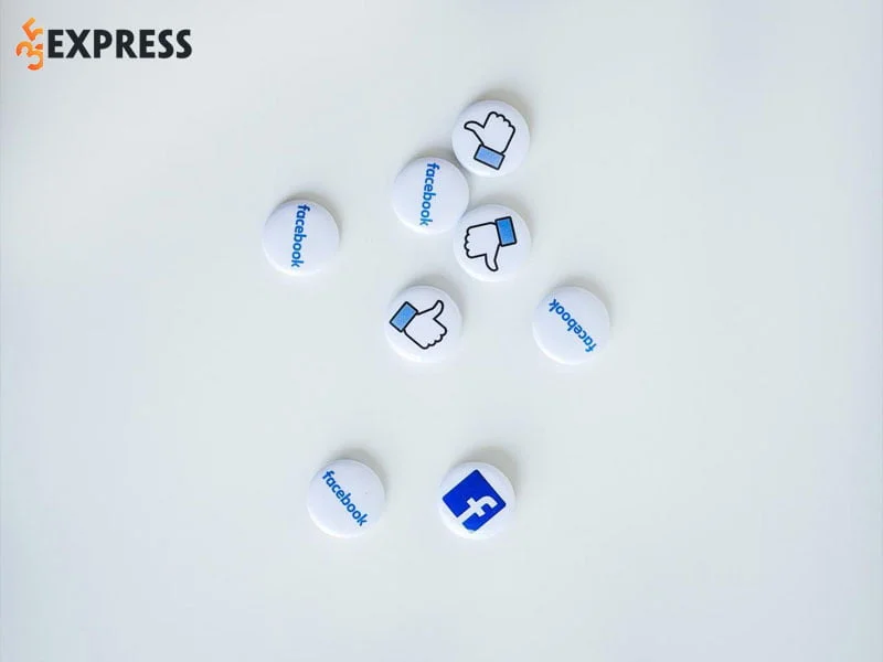 cach-nhan-biet-ai-dang-theo-doi-facebook-cua-ban-bang-dien-thoai-35express