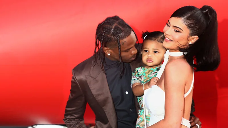 chuyen-doi-tu-kylie-jenner-the-35exp