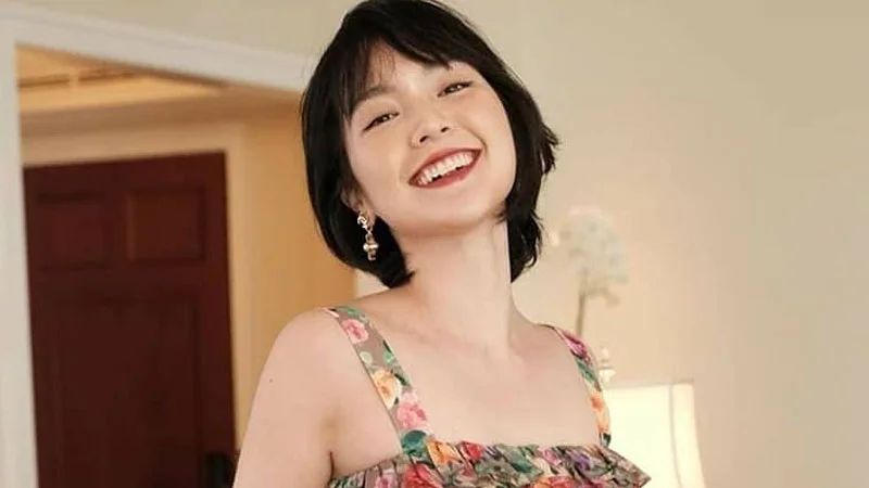 hai-tu-trong-mv-chung-ta-cua-hien-tai-son-tung-mtp-la-ai-35express
