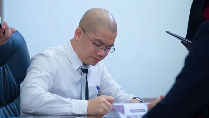 nhung-phat-ngon-gay-soc-cua-ceo-nguyen-thai-luyen-35express