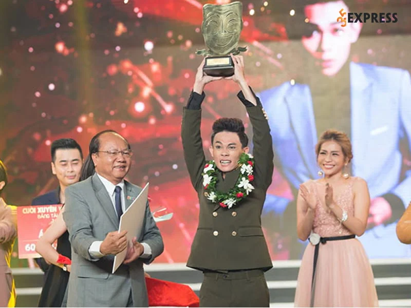 Qua-trinh-tro-thanh-mot-a-quan-cuoi-xuyen-viet-cua-hong-thanh-35express-3