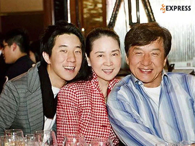 be-boi-ve-viec-tranh-gianh-tai-san-cua-thanh-long-35express