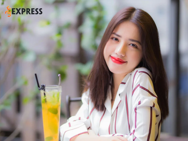 doi-tu-cua-phung-khanh-linh-35express