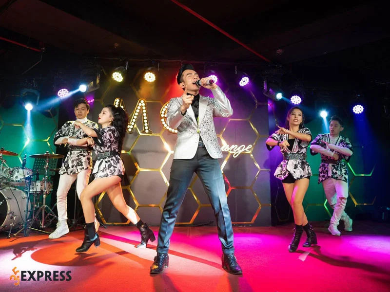 nhung-scandal-lum-xum-trong-su-nghiep-cua-dan-truong-35express