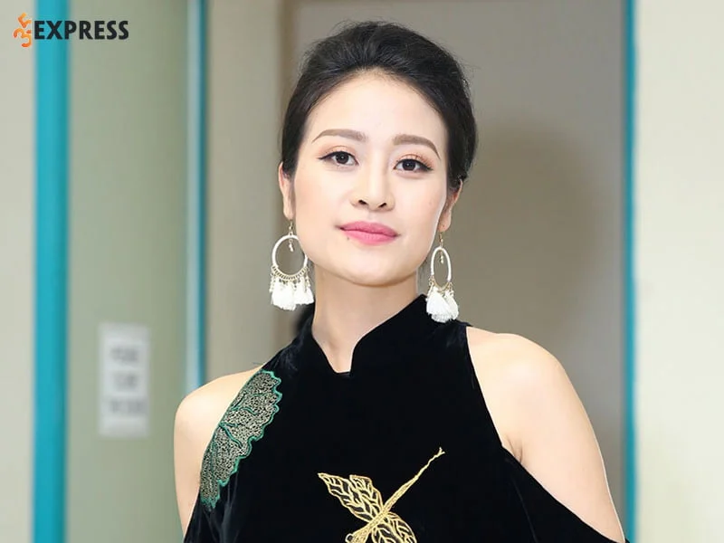 Con-duong-su-nghiep-cua-phi-thuy-linh-35express-1