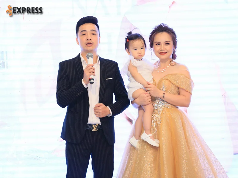 Nhung-cuoc-tinh-di-ngang-qua-cua-nu-dien-vien-hoang-yen-35express