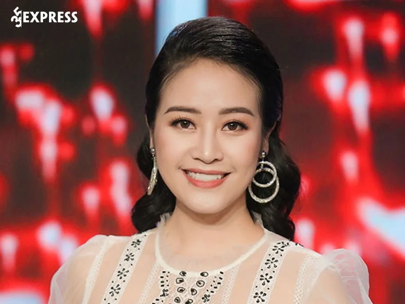 Phi-thuy-linh-la-ai-35express