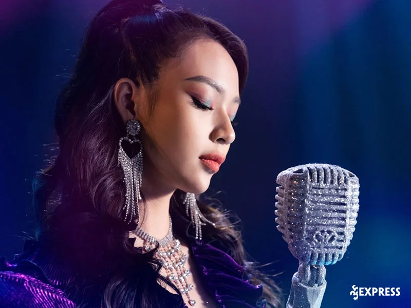 con-duong-am-nhac-day-on-ao-cua-phi-phuong-anh-35express