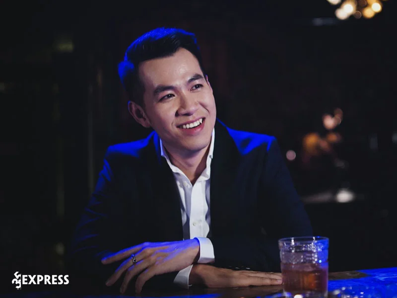 cuoc-song-hien-nay-cua-ca-si-ho-trung-dung-35express