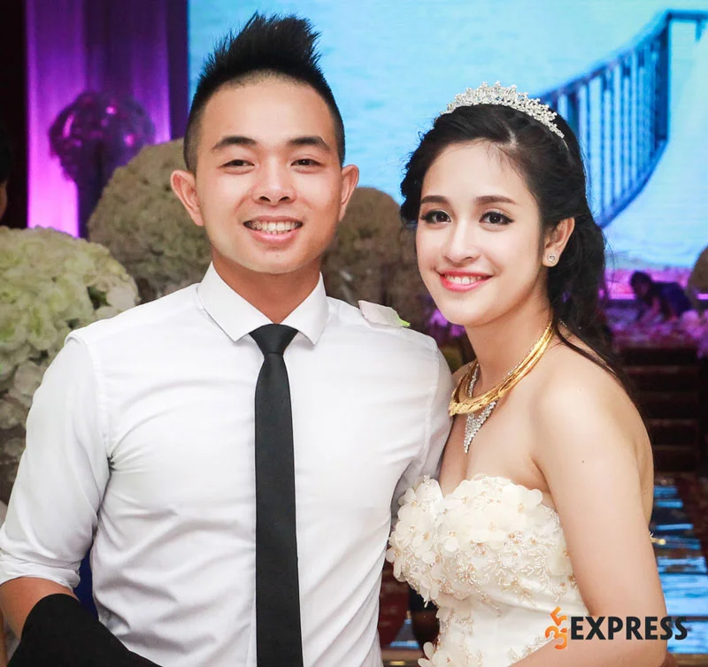 doi-tu-cua-ca-si-phuc-bo-35express
