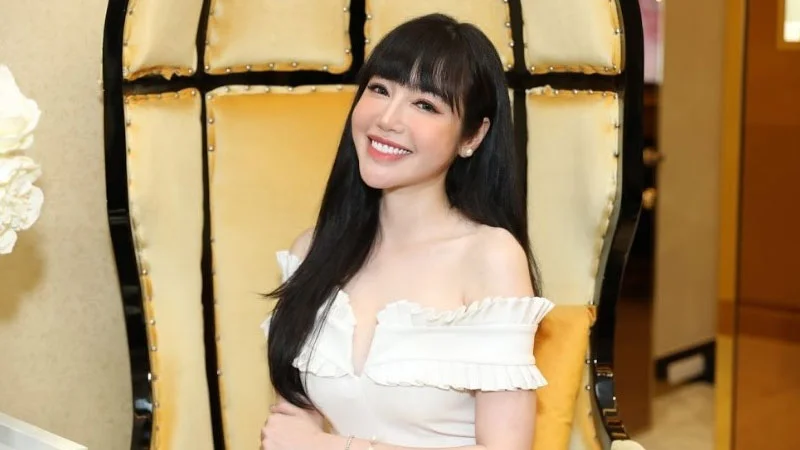 elly-tran-hot-girl-sexy-goi-cam-cua-showbiz-viet-35express