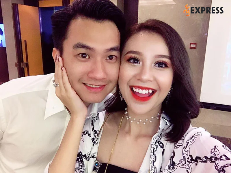 nam-dien-vien-pham-anh-tuan-va-ban-gai-35express