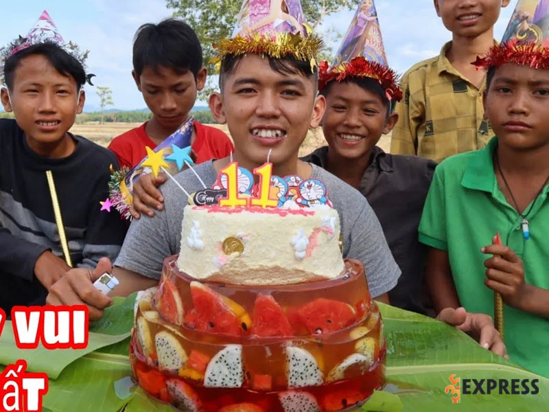 sang-vlog-kiem-duoc-bao-nhieu-tien-tren-kenh-cua-minh-35express