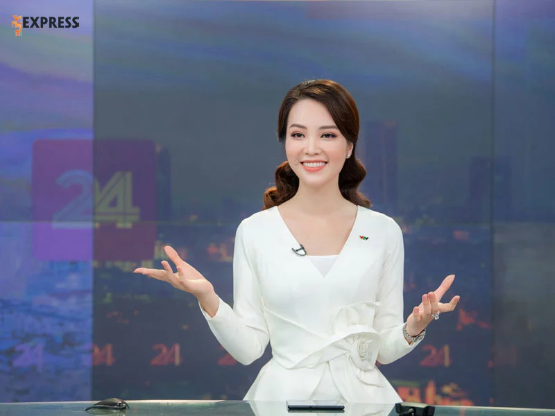 su-nghiep-cua-mc-a-hau-thuy-van-35express