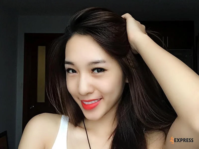chi-tiet-tieu-su-Emily-35express