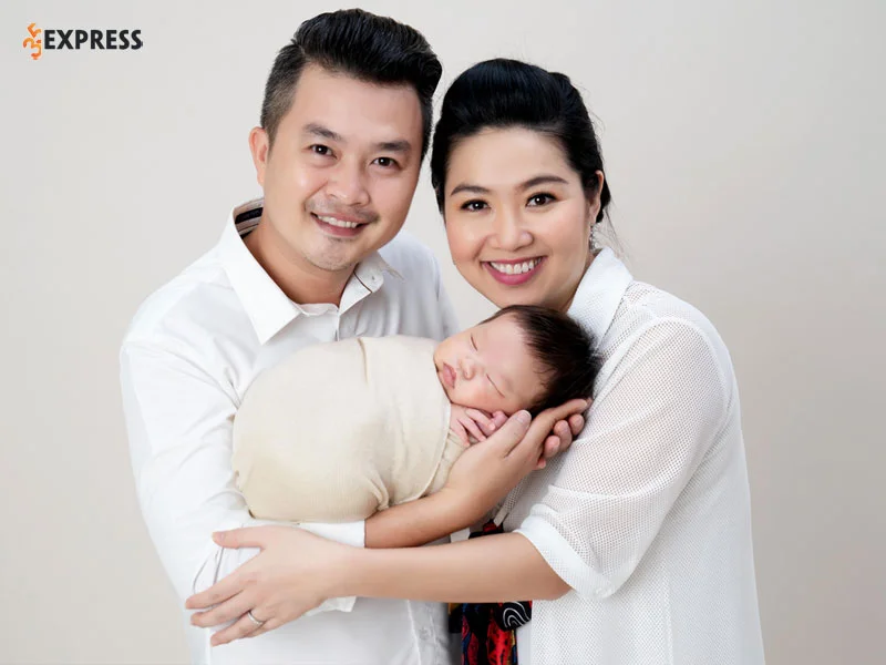 doi-song-hon-nhan-day-vien-man-cua-le-khanh-35express