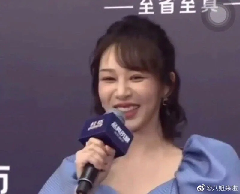 duong-tu-lan-dau-xuat-hien-sau-scandal-tiem-toan-than-thu-gon-body-5-35express
