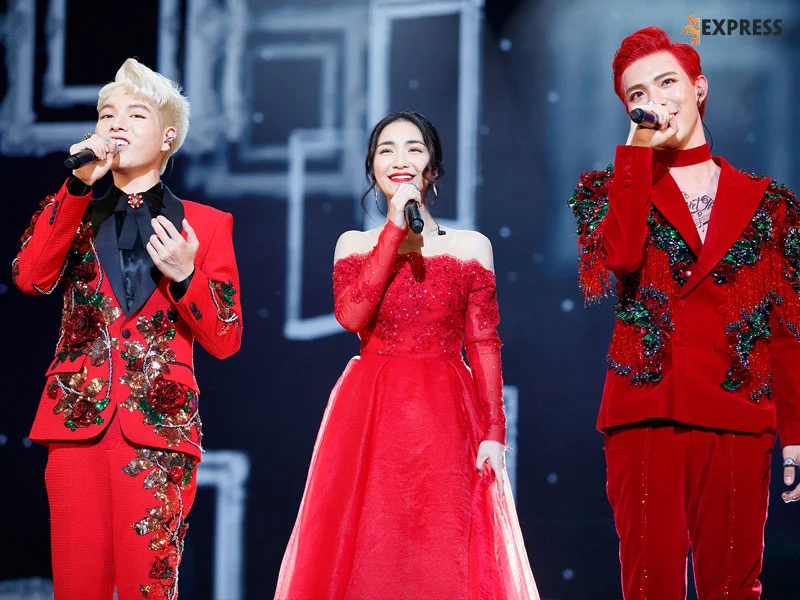 gia-dinh-hoa-dam-but-cua-hoa-minzy-duc-phuc-erik-35express