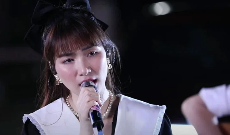 hoa-minzy-thang-hang-nhan-sac-trong-xuan-ha-thu-dong-roi-lai-xuan-8-35express