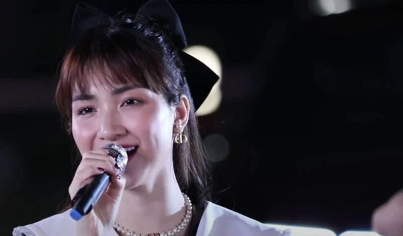 hoa-minzy-thang-hang-nhan-sac-trong-xuan-ha-thu-dong-roi-lai-xuan-9-35express