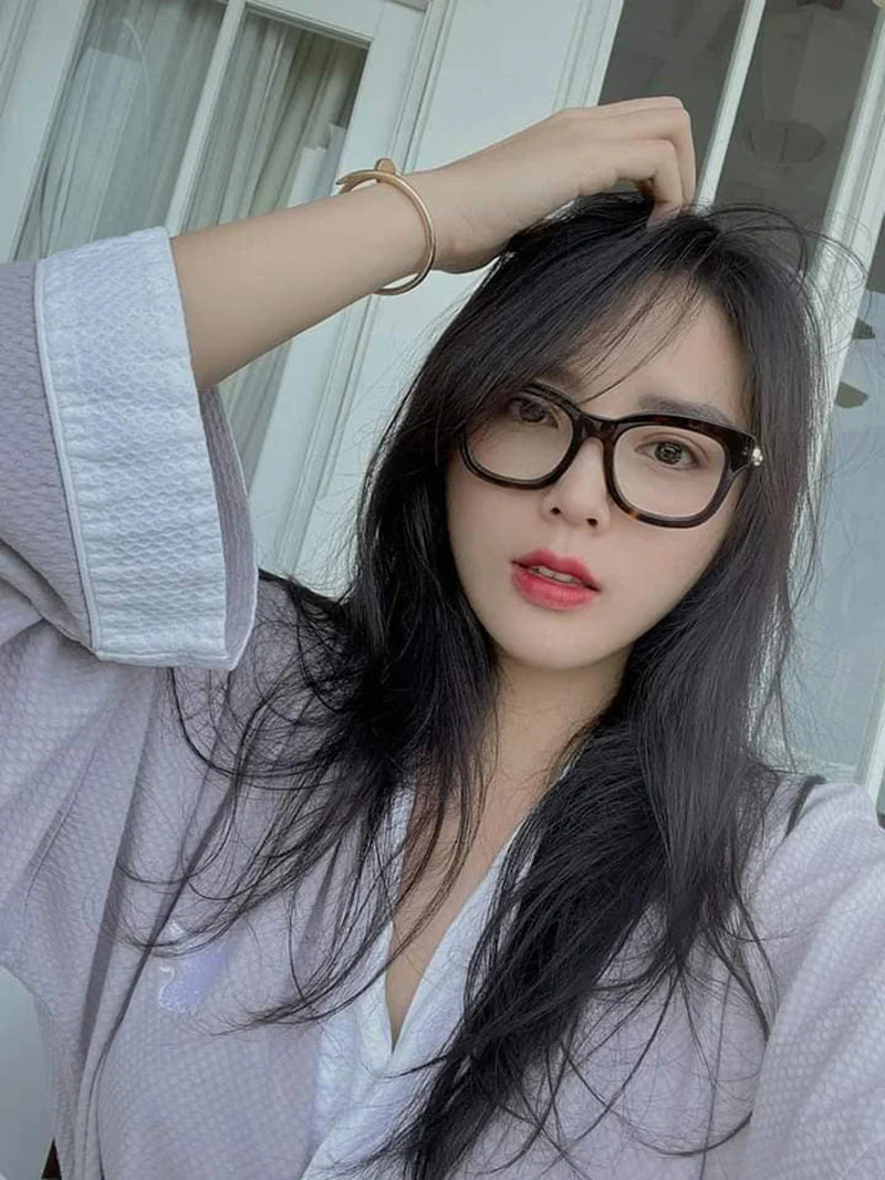 ky-duyen-gay-bao-mxh-voi-man-lot-xac-nhe-nhang-chuan-hotgirl-1-35express