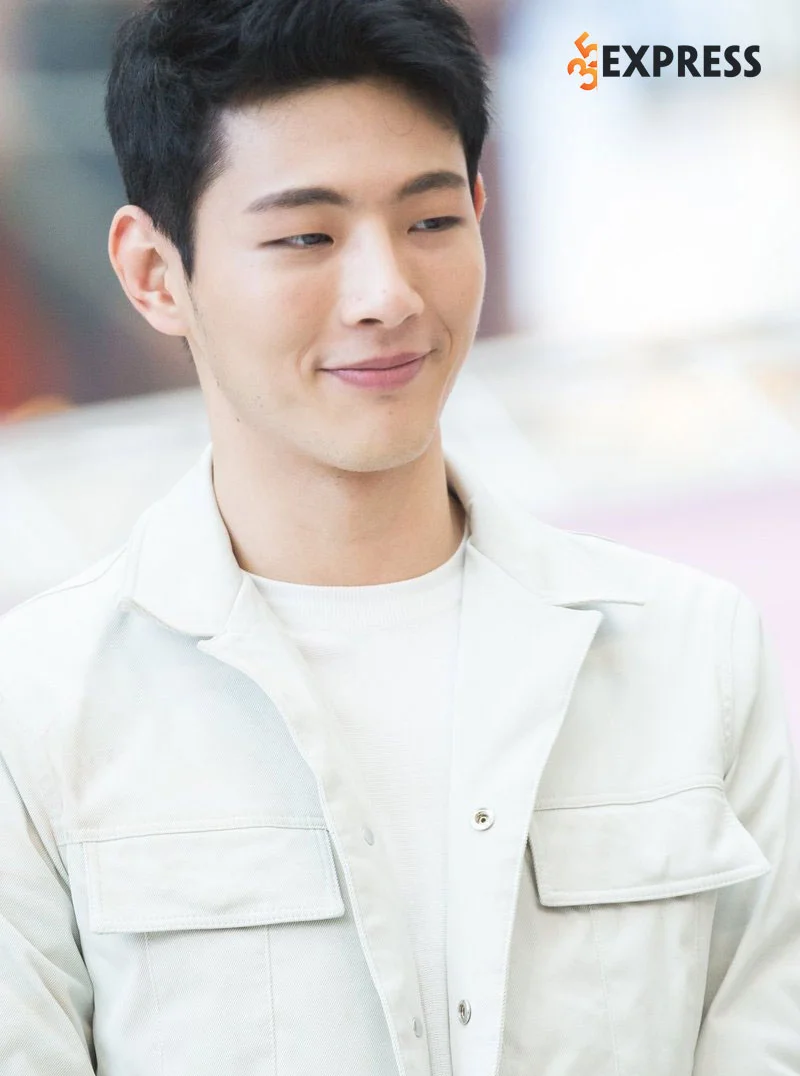 nam-dien-vien-tre-tuoi-kim-ji-soo-35express