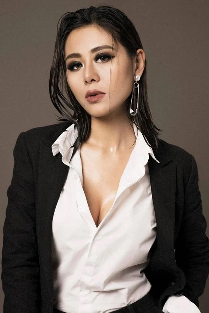 nam-thu-hau-hoang-hoa-nang-tho-nho-nguoi-choi-he-film-khanh-van-2-35express
