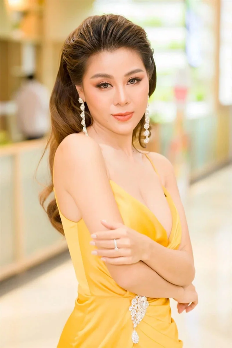 nam-thu-hau-hoang-hoa-nang-tho-nho-nguoi-choi-he-film-khanh-van-6-35express