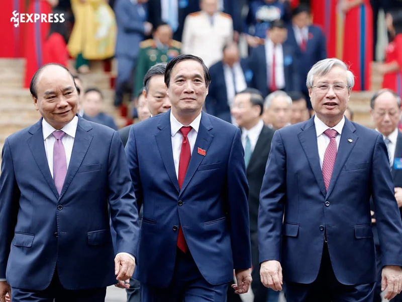 su-nghiep-dia-phuong-va-trung-uong-cua-ong-nguyen-xuan-phuc-35express