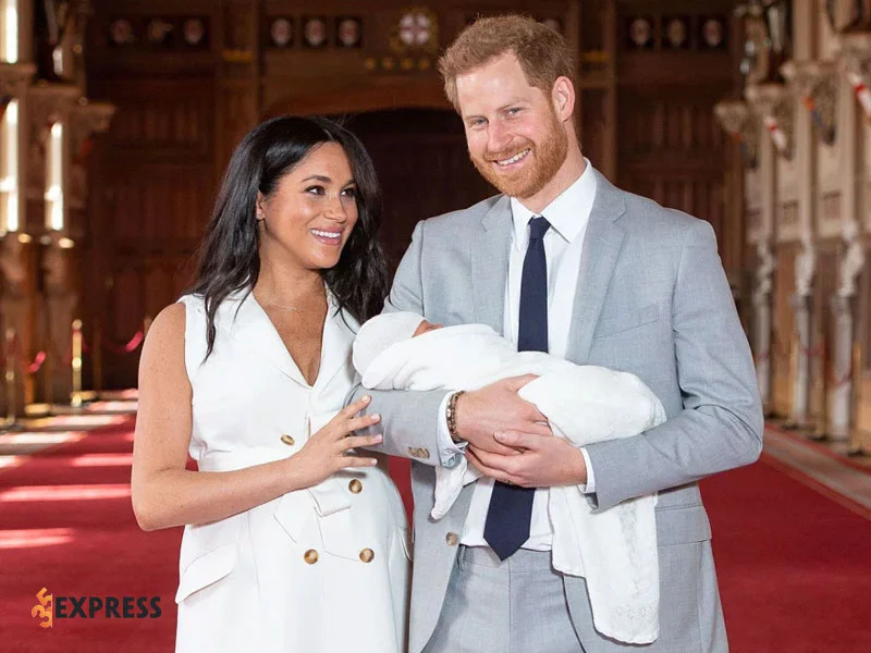 tat-ca-bi-mat-cua-hoang-gia-anh-bi-meghan-markle-phoi-bay-35express