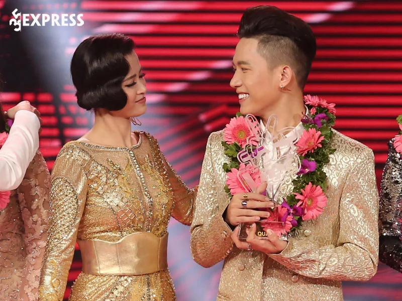 anh-tu-dien-trai-hat-hay-nhung-chua-thuc-su-bung-no-35express