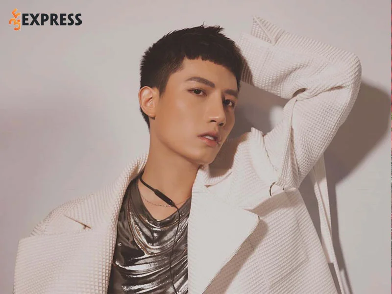 anh-tu-toa-sang-va-bung-no-sau-khi-tham-gia-chuong-trinh-rap-viet-35express
