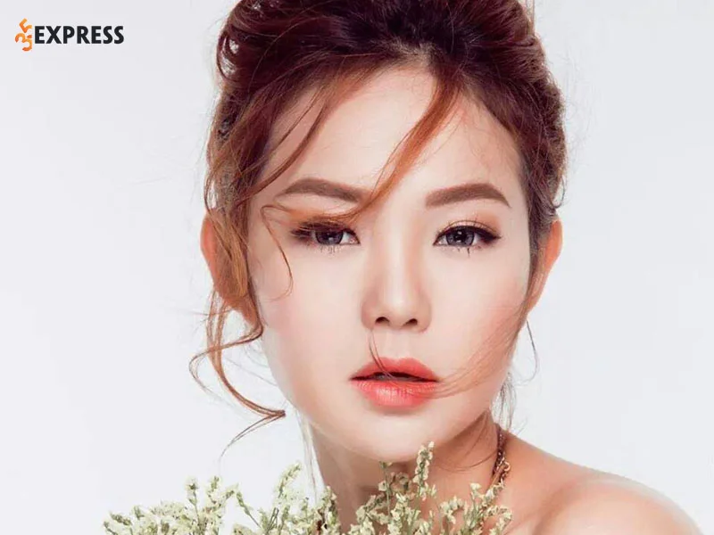 hinh-anh-ve-ca-si-minh-hang-bay-gio-35express-1