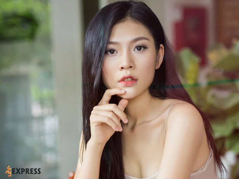 man-lot-xac-day-quyen-ru-cua-chung-huyen-thanh-tu-the-face-35express