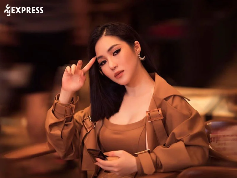 su-nghiep-ca-hat-cua-huong-tram-sau-quan-quan-35express