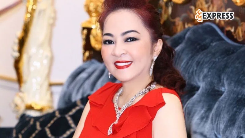 ba-phuong-hang-lap-ky-luc-voi-hon-300k-nguoi-xem-livestream-sau-30p-0-35express
