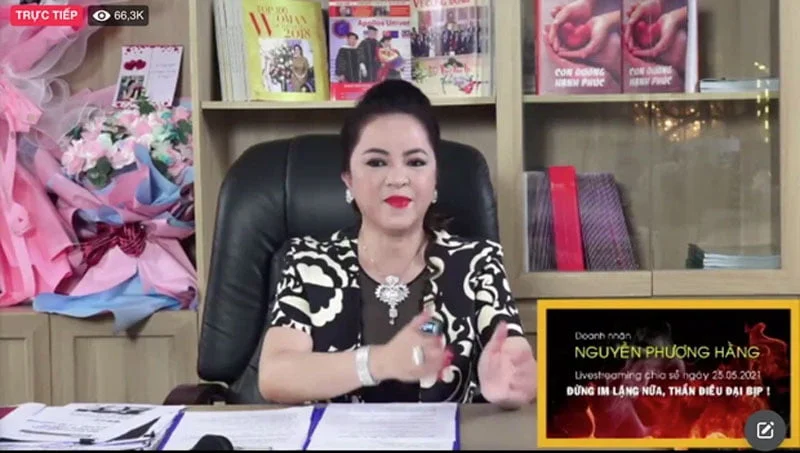 ba-phuong-hang-lap-ky-luc-voi-hon-300k-nguoi-xem-livestream-sau-30p-7-35express