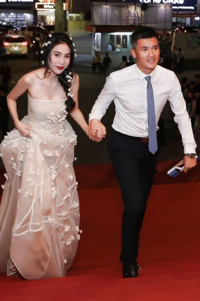 cong-vinh-bat-ngo-len-tieng-giua-thoi-diem-thuy-tien-bi-keo-vao-thi-phi-2-35express