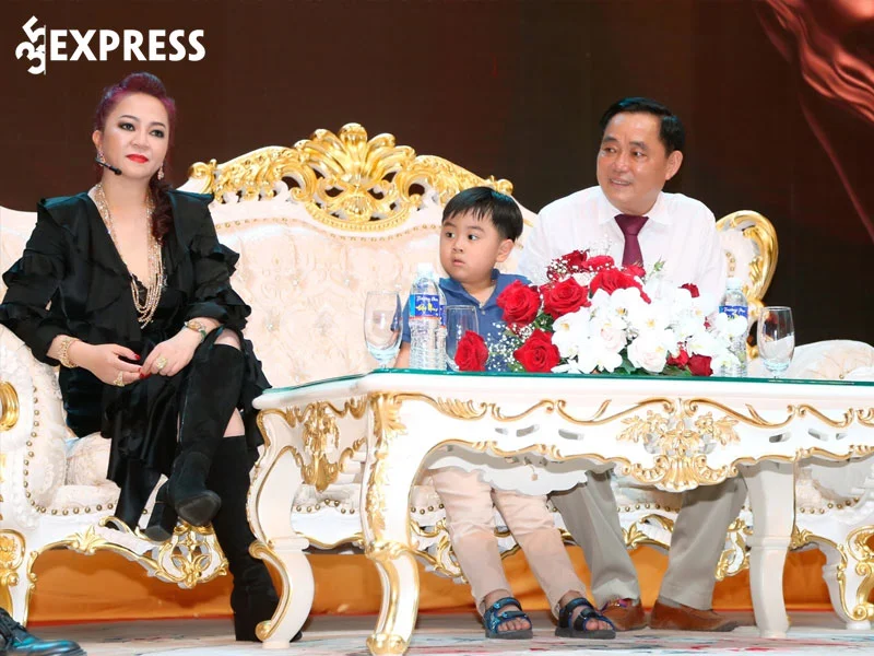 cuoc-hon-nhan-cua-ba-phuong-hang-va-ong-dung-lo-voi-35express