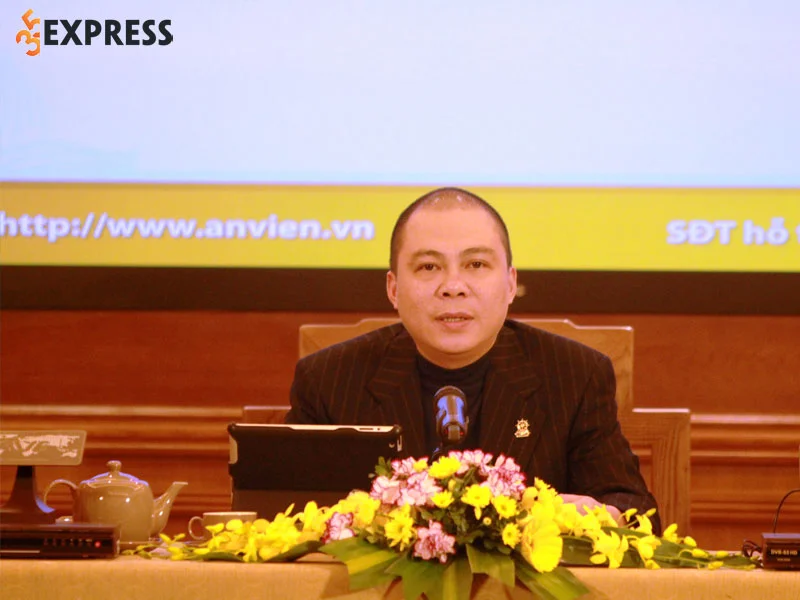 doi-tu-cua-ong-pham-nhat-vu-35express