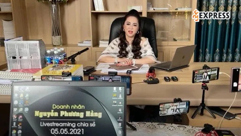 ekip-phia-sau-nhung-man-livestream-boc-phot-cua-ba-phuong-hang-0-35express