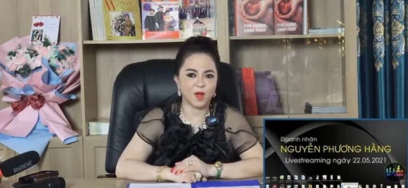ekip-phia-sau-nhung-man-livestream-boc-phot-cua-ba-phuong-hang-1-35express