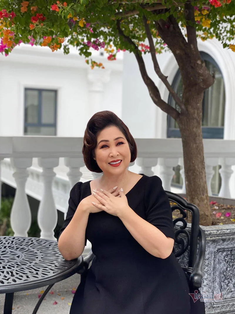 hong-van-buon-khi-nghe-nghiep-bi-cha-dap-khong-he-quen-biet-ong-yen-3-35express