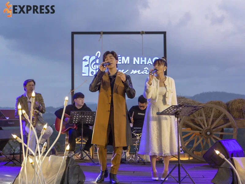 su-nghiep-cua-ca-si-truong-thao-nhi-35express