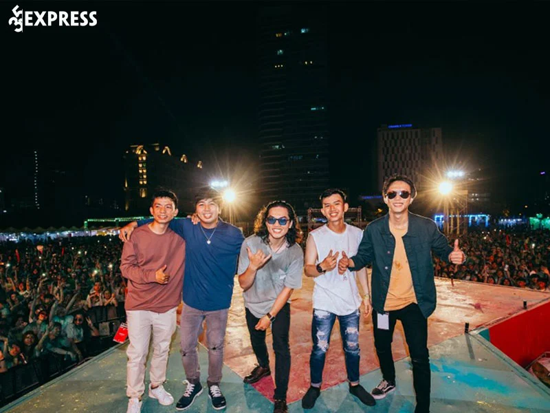su-nghiep-cua-nhom-nhac-indie-noi-tieng-chillies-35express