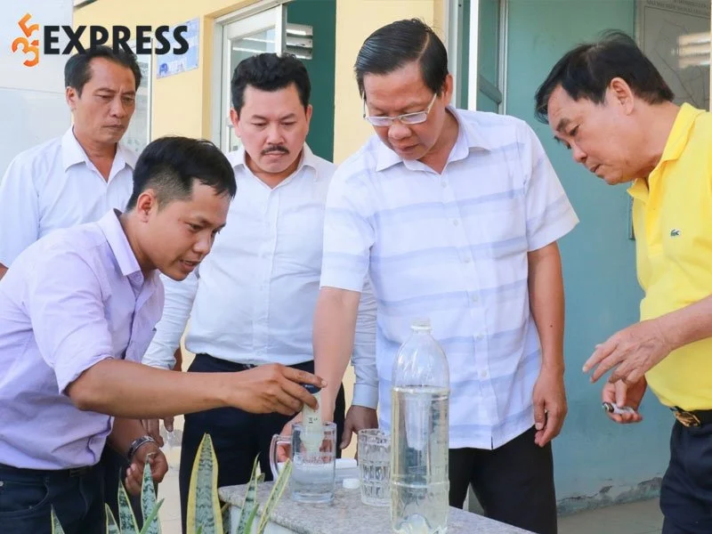 su-nghiep-cua-ong-huynh-uy-dung-35express