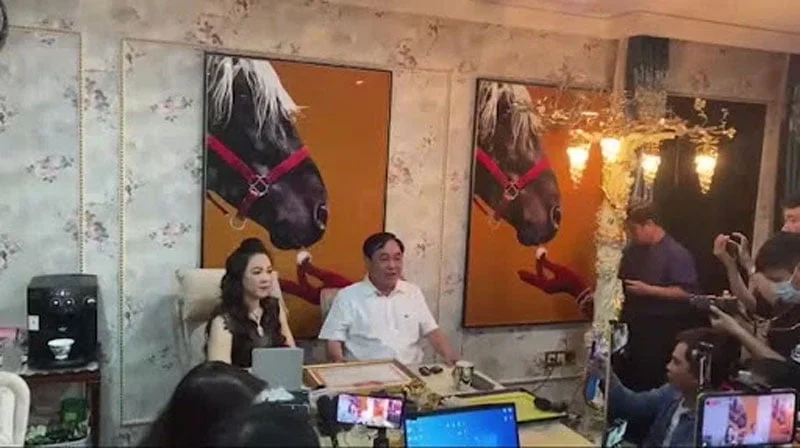 su-that-sau-moi-livestream-cua-ba-phuong-hang-gay-bat-ngo-4-35express
